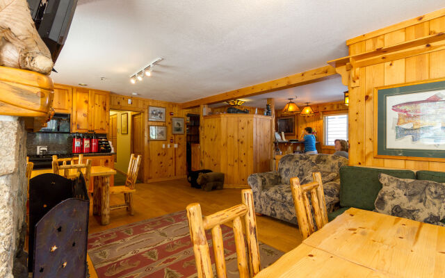Red Wolf Lakeside Lodge