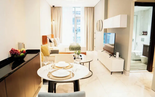 Luxury Studio Rooftop Pool & Gym Access