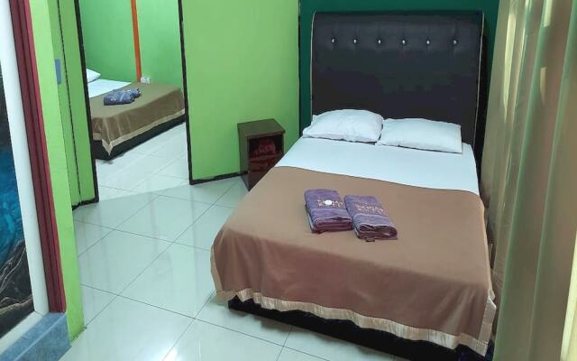 OYO 90937 Tanjak Hotel