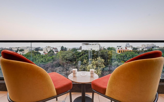 Saltstayz Premier – Golf Course Road & Sector 42