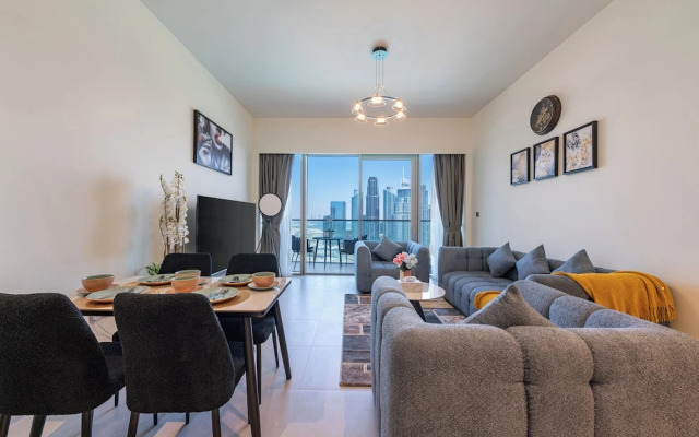 Skyline Serenity -Burj Khalifa View 3905