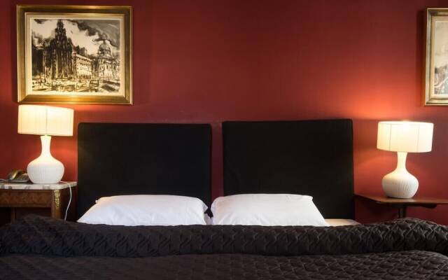 The Racquet Club Hotel