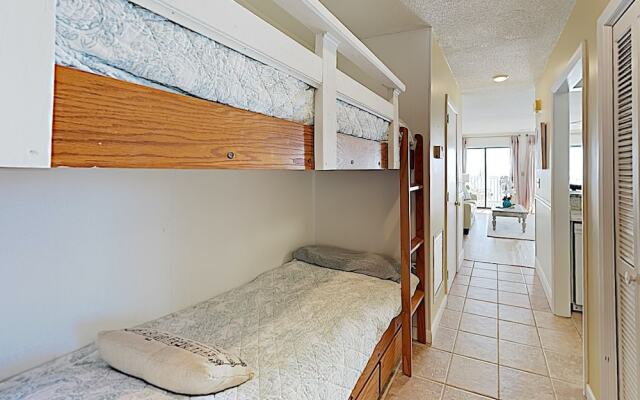 New Listing! Oceanfront W/ Balcony & Pool 1 Bedroom Condo