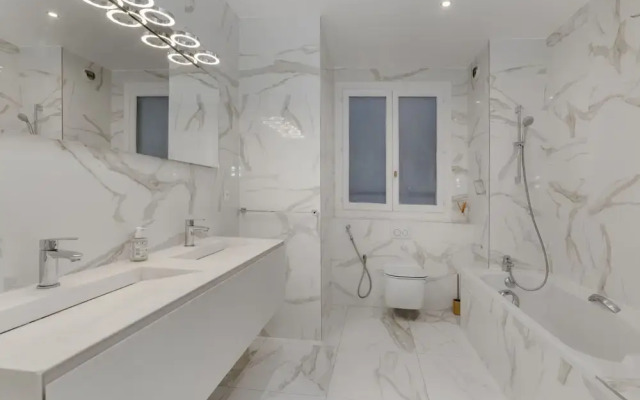 Luxury 5 Bed Residence - Opposite Arc de Triomphe