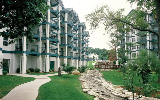 Surrey's Carriage Place Resort