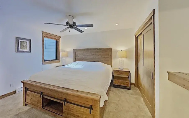 Deluxe Slopeside Home Just STEPS to Mammoth Mountain Slopes and Village Gondola - 3 Spas, Sauna and Pool by RedAwning