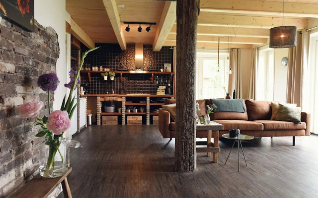 Beautiful Apartment With Garden