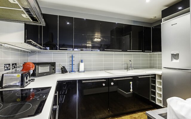 Modern 2-bed Flat, Bethnal Green