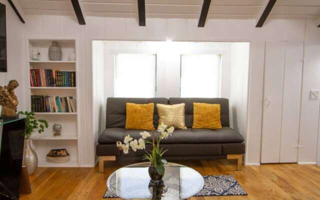Dreamy Farmhouse In Studio City