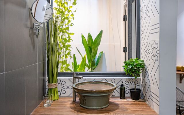 HoLo Bui Vien Saigon Serviced HomeStay