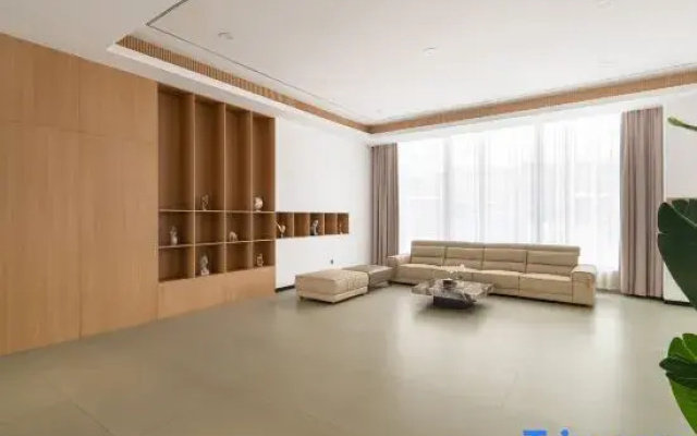Pushu Four Seasons Hotel (Anshun Huangguoshu Avenue East Bus Station)