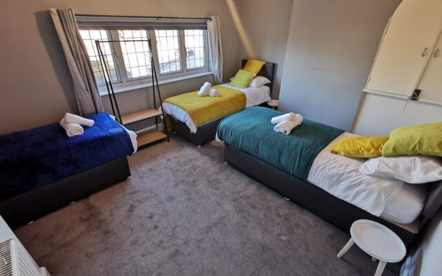 Your Night Inn @ i54
