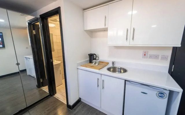 Modern Cosy Studio Available
