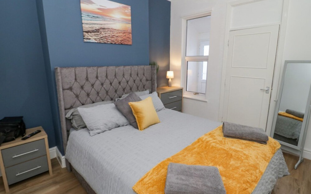 Flat 1A, Mona House