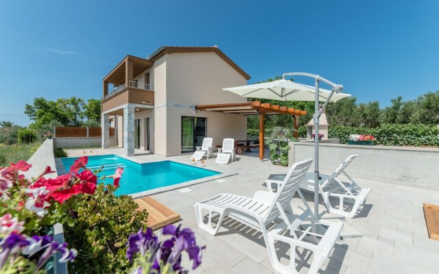 Villa Lusia - Modern villa with pool