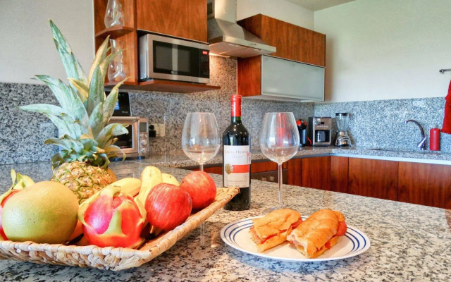 Luxurious & Central Condo In Playa Steps From The Beach