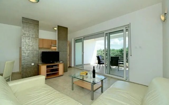 Awesome Home in Umag With 2 Bedrooms