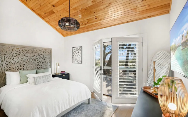 Waterfront Incredible Views Fire pit Renovated