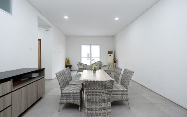 Jebres House Syariah by OYO Rooms