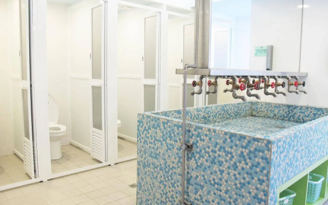 Uno Backpackers Inn
