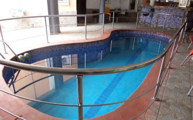 Flamingo Hotel & Suites