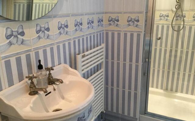 Plas Y Dderwen Bed and Breakfast