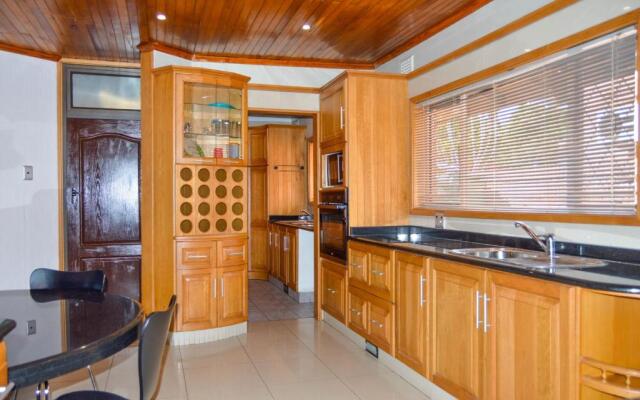 Emangunini Guest house