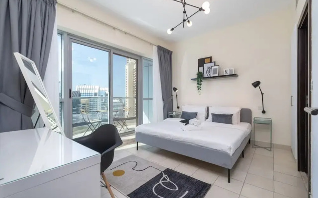 Refined 1BR Retreat in The Point Tower - Marina