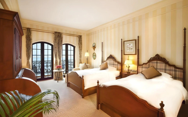 Rocks Hotel