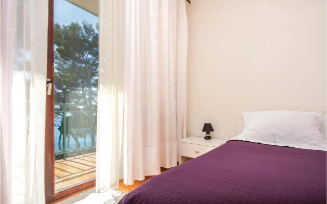 Three-Bedroom Apartment in Brodarica