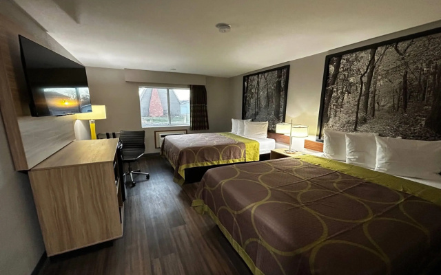 Super 8 by Wyndham Pella