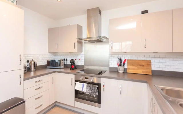 Fantastic 1 Bedroom Apartment in East London With Balcony