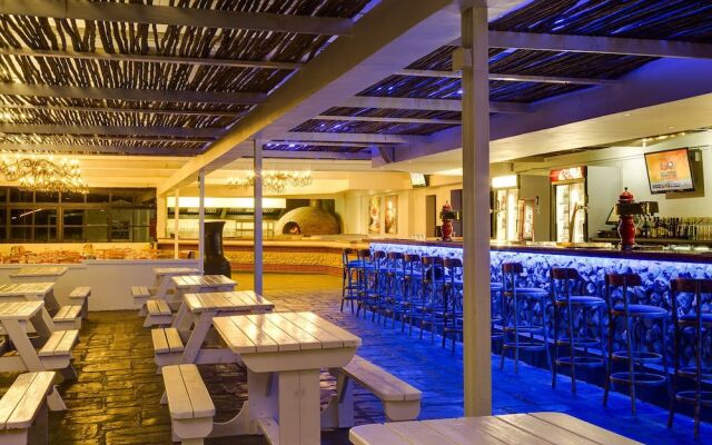 Club Mykonos Athenian Cascades