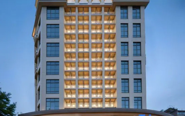 LANOU Hotel (Huangshi Yingbin Avenue Huahu Railway Station)
