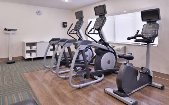 Holiday Inn Express Farmington - Bloomfield by IHG