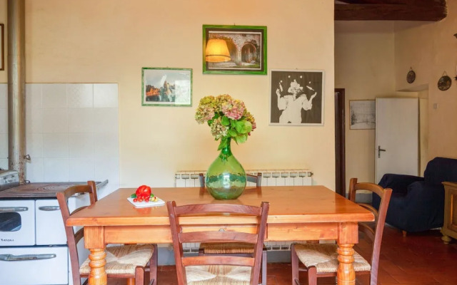 Hillside Retreat With a View