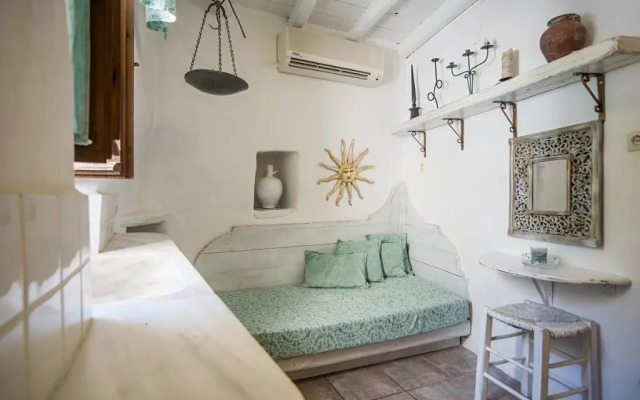 Anthippi - Adults only