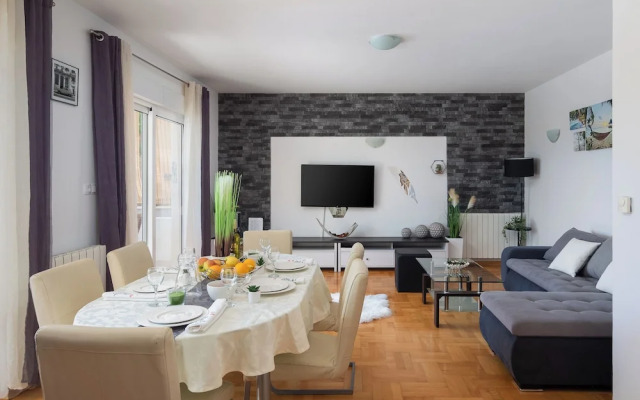 Sunshine Holiday Home