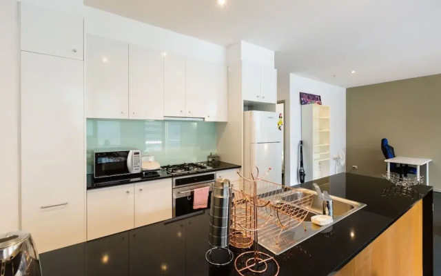 MEGAN, 2BDR Melbourne Apartment