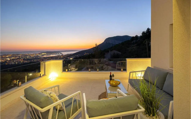 Four-Bedroom Holiday Home in Klis