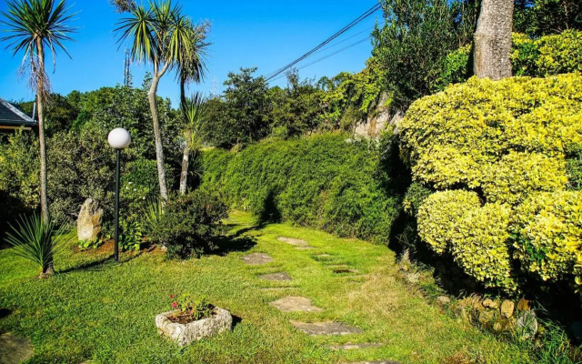 Chalet con piscina y 2000 m de jardín