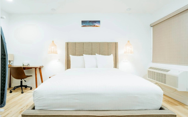 The Belmont Shore Inn