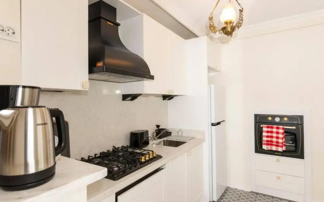 Yakamoz 2 BR Stylish House with garden in Kadikoy