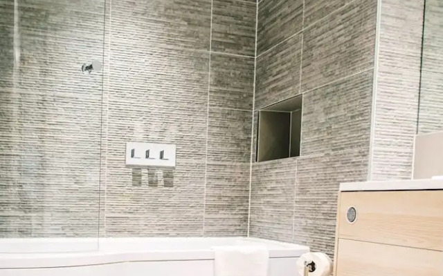 Spacious 3 Bedroom Apartment in South Kensington near Museums