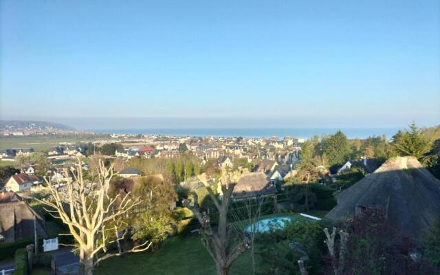 Joli studio neuf vue mer proche Deauville