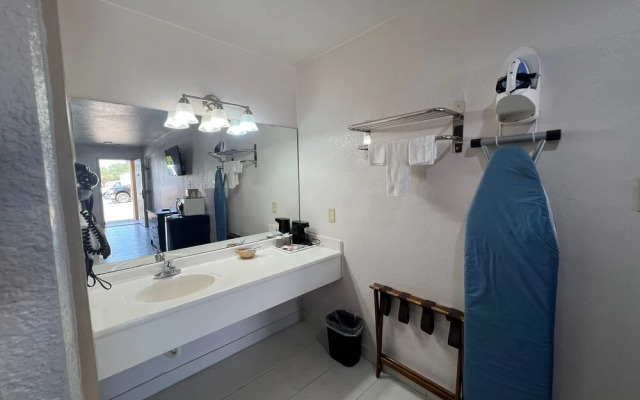 Country Hill Inn and Suites