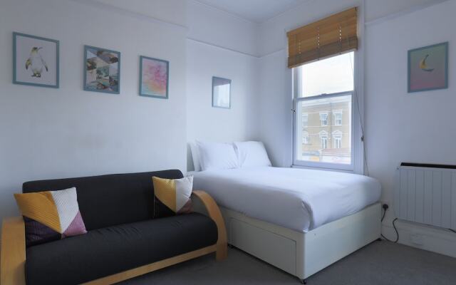 Cosy Studio In West London Fits 2