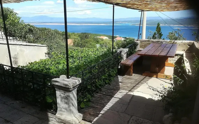 Spacious Holiday Home With Terrace & Great Sea View