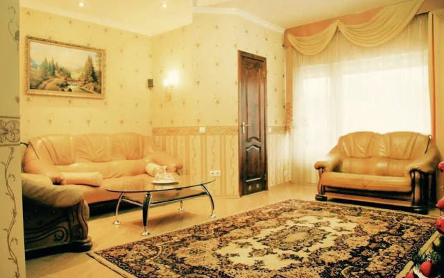 Gusarskiy Hotel and Apartment