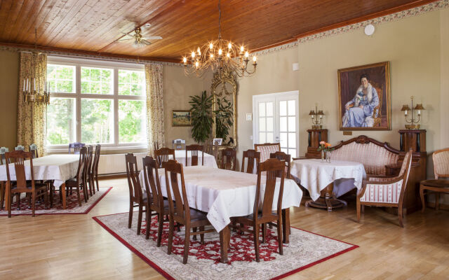 Backby Manor